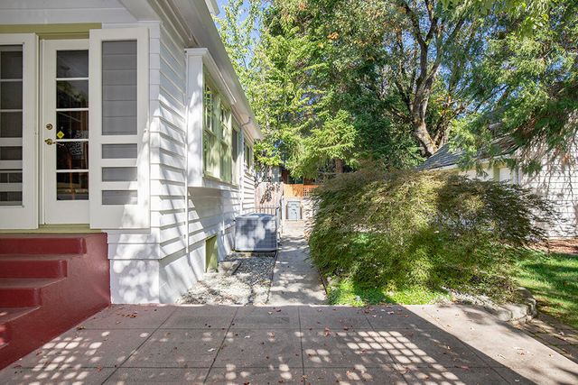 719 NW 3rd Street, Grants Pass, OR 97526