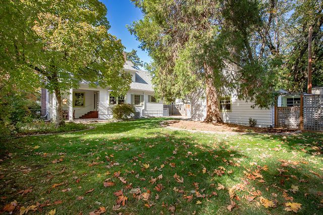 719 NW 3rd Street, Grants Pass, OR 97526