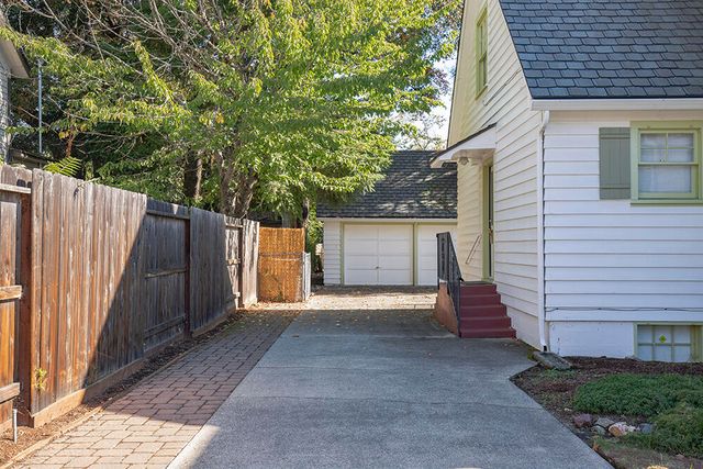719 NW 3rd Street, Grants Pass, OR 97526