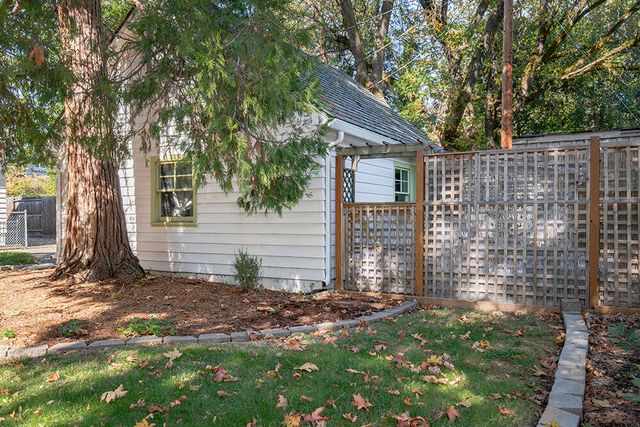 719 NW 3rd Street, Grants Pass, OR 97526
