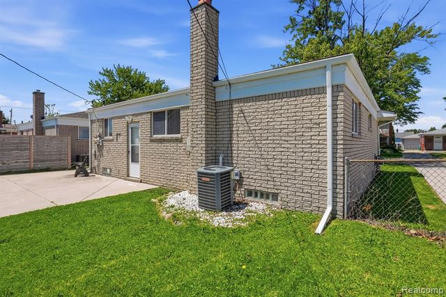 25060 Koontz Street, Roseville, MI 48066