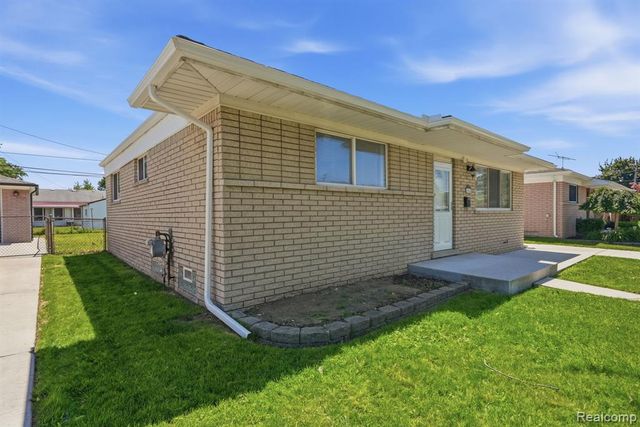 25060 Koontz Street, Roseville, MI 48066
