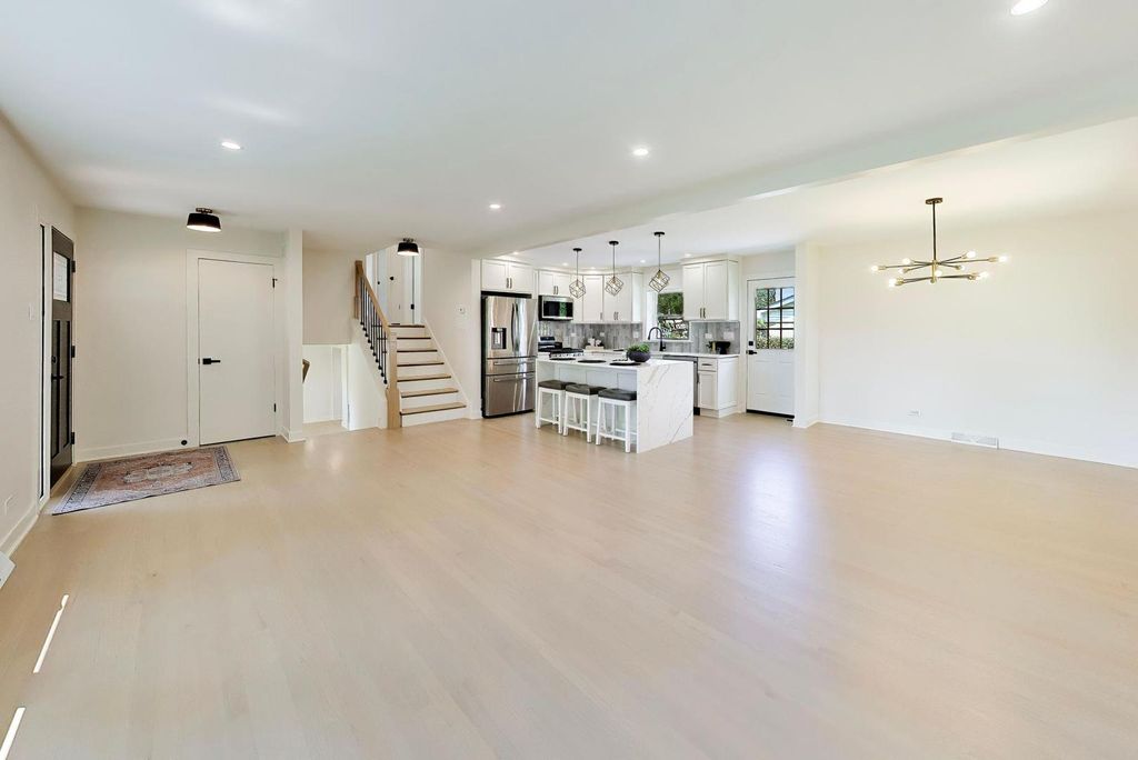 910 E Kimber Lane, Arlington Heights, IL 60005 — photo 5