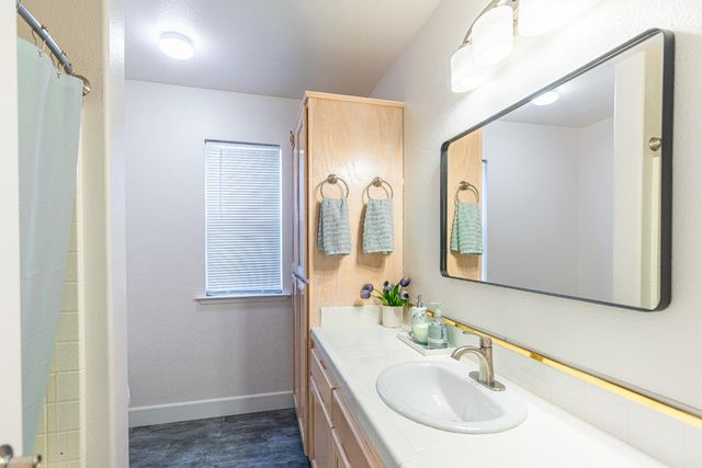 2322 E Revere Road, Fresno, CA 93720