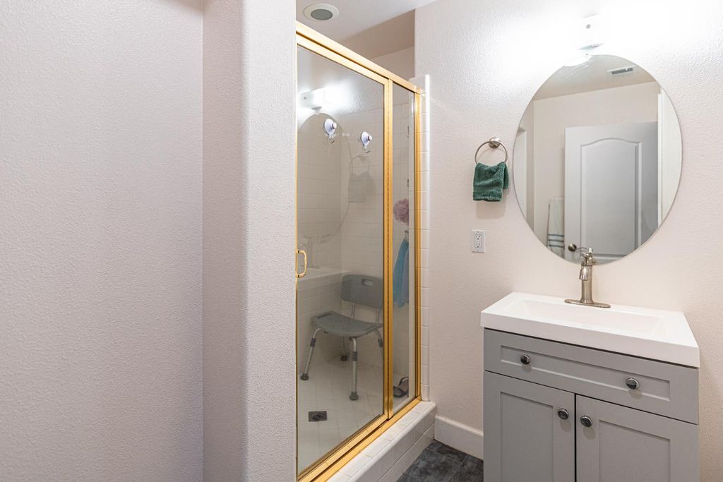 Image 11 of property listing at 2322 E Revere Road, Fresno, CA 93720