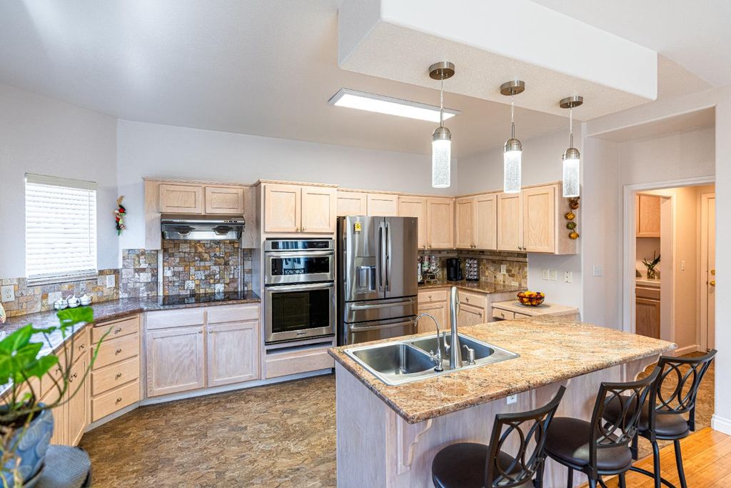 Image 14 of property listing at 2322 E Revere Road, Fresno, CA 93720