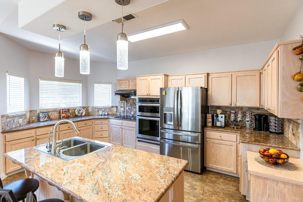 Image 15 of property listing at 2322 E Revere Road, Fresno, CA 93720
