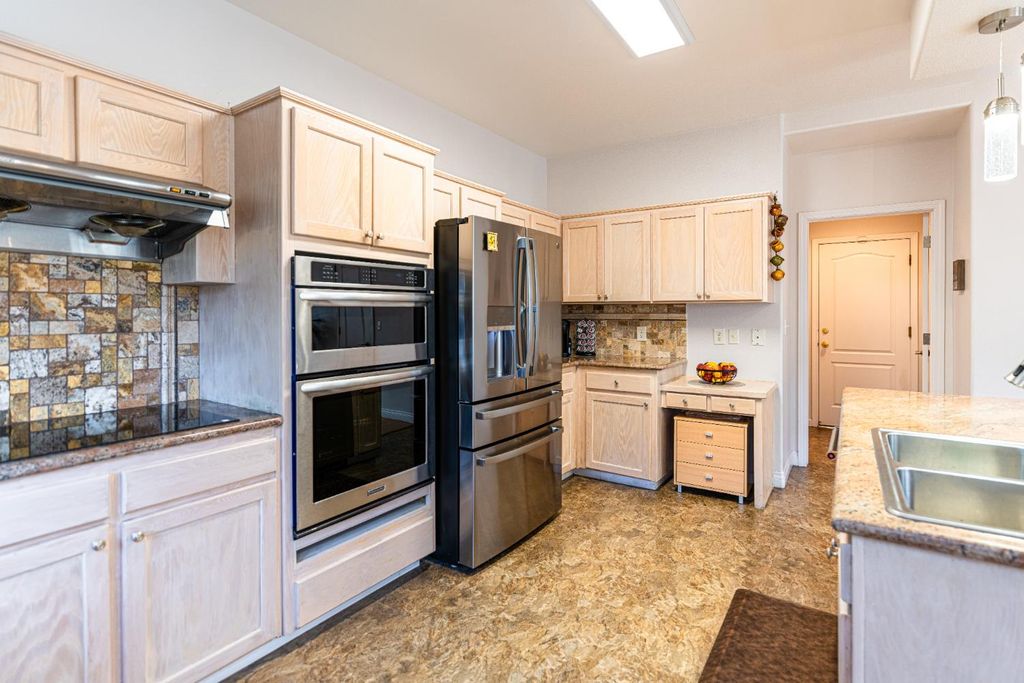 Image 16 of property listing at 2322 E Revere Road, Fresno, CA 93720