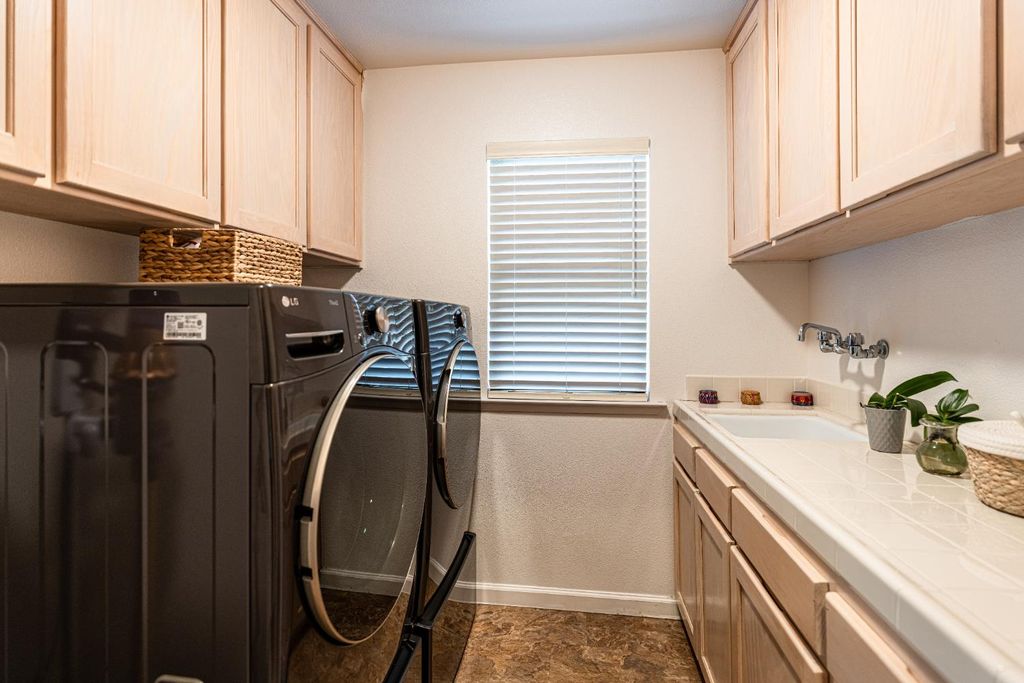 Image 18 of property listing at 2322 E Revere Road, Fresno, CA 93720
