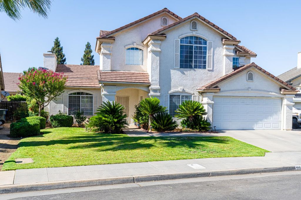 Image 3 of property listing at 2322 E Revere Road, Fresno, CA 93720