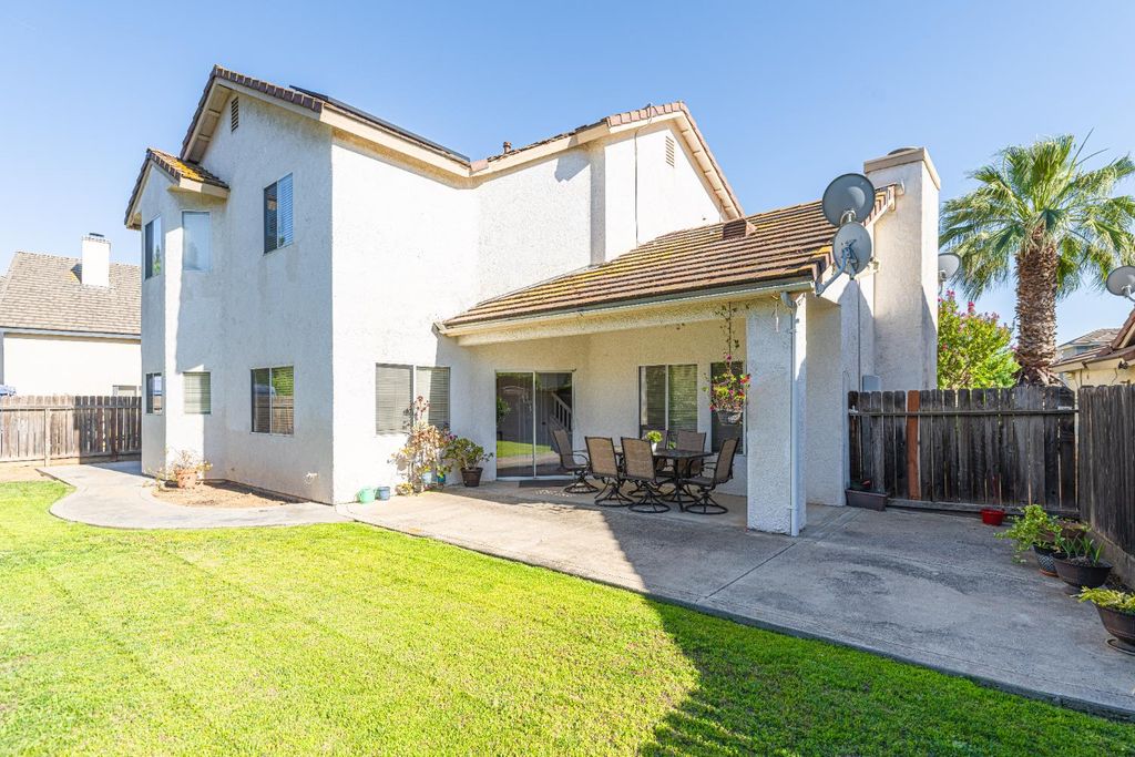 Image 32 of property listing at 2322 E Revere Road, Fresno, CA 93720