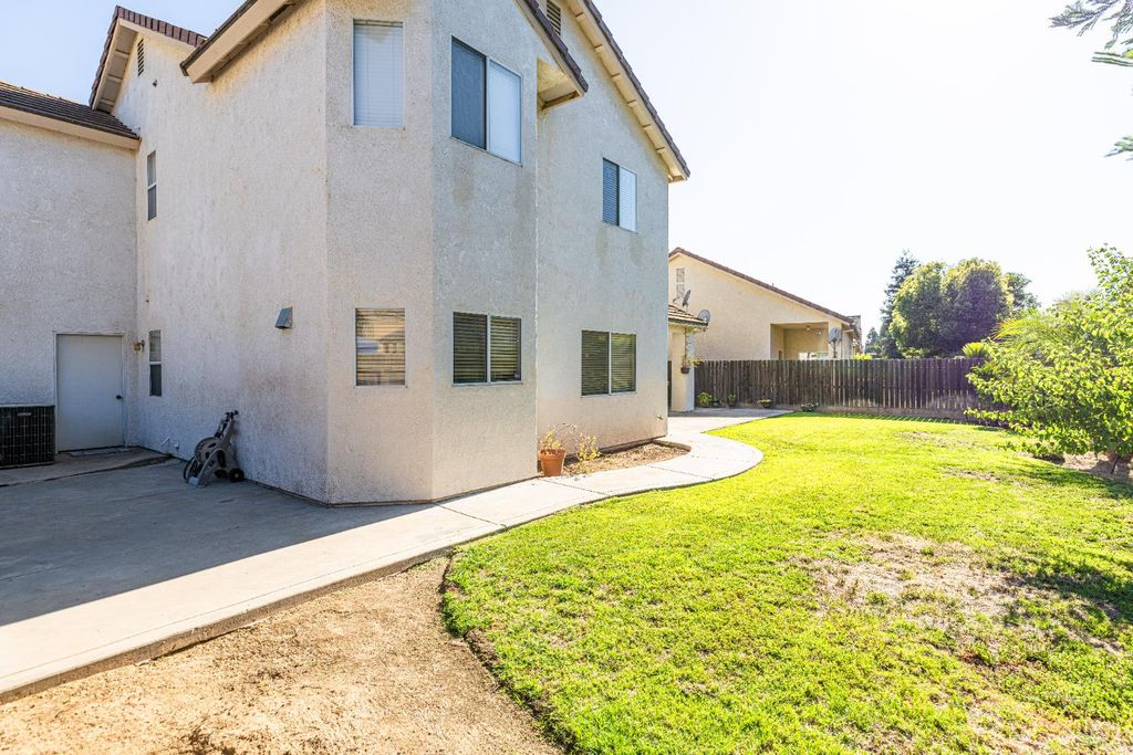 Image 33 of property listing at 2322 E Revere Road, Fresno, CA 93720