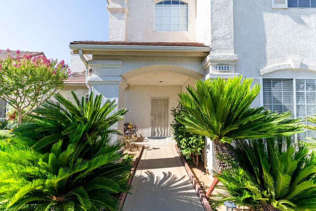 Image 4 of property listing at 2322 E Revere Road, Fresno, CA 93720