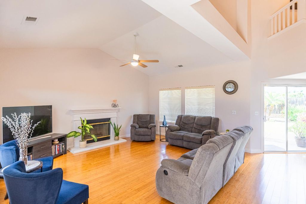 Image 5 of property listing at 2322 E Revere Road, Fresno, CA 93720