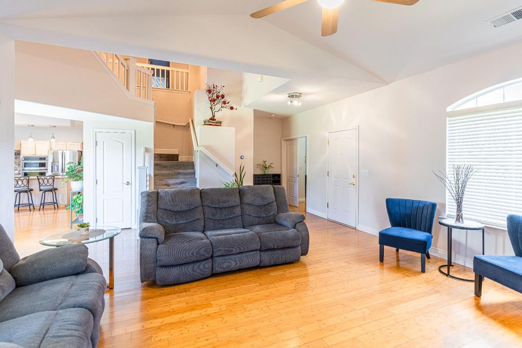 Image 7 of property listing at 2322 E Revere Road, Fresno, CA 93720
