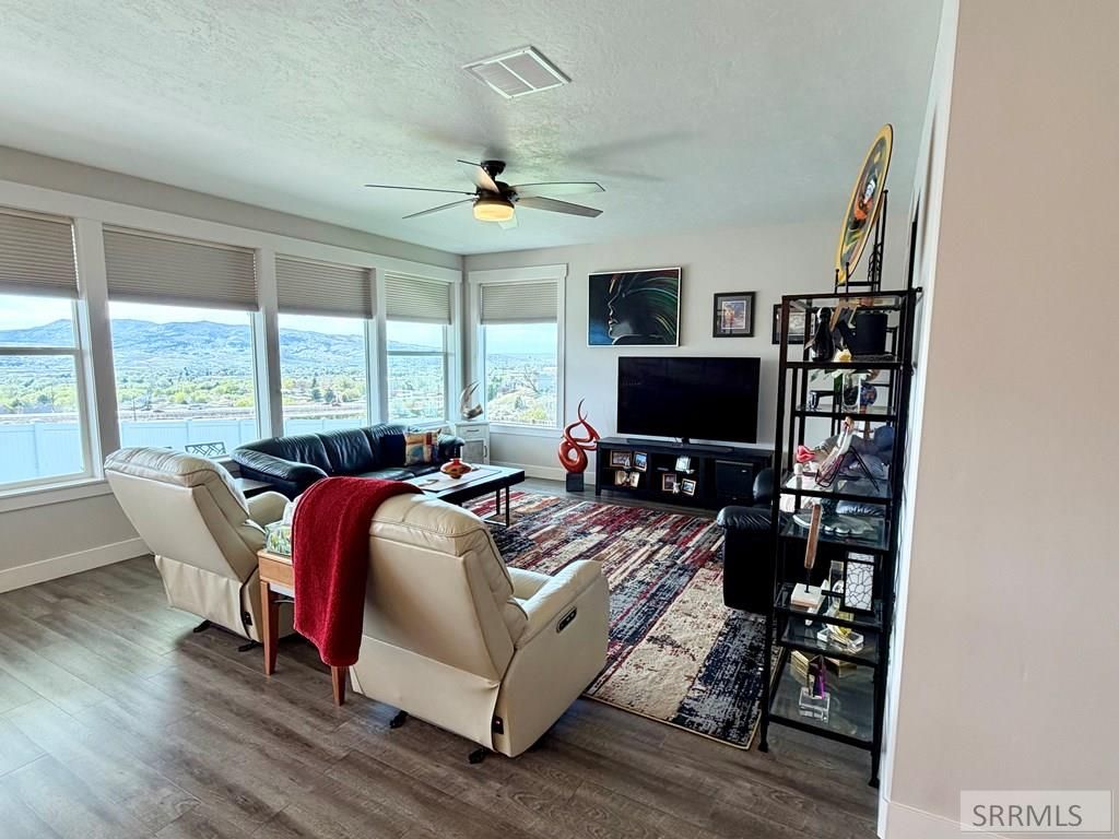 Image 12 of property listing at 805 Lucille, Pocatello, ID 83201