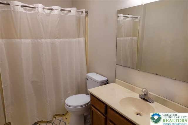 110 Independence Court, Bethlehem Twp, PA 18020