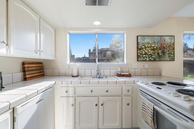 805 E Buckhill Road, Fresno, CA 93720