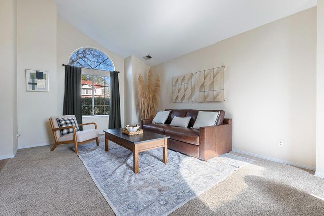 805 E Buckhill Road, Fresno, CA 93720