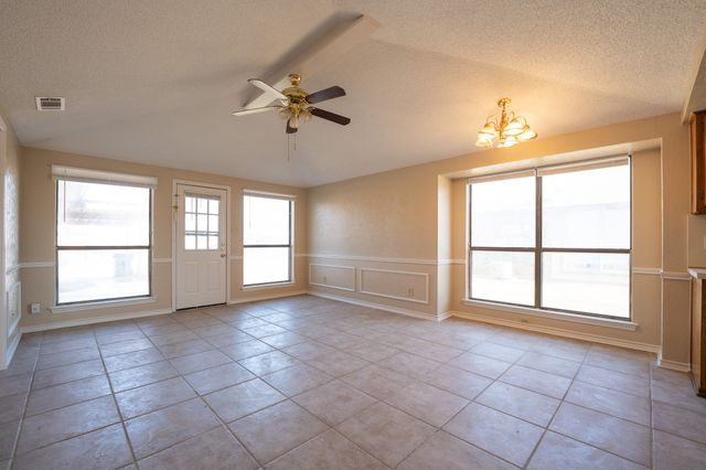 1107 Valley View Drive, Glenn Heights, TX 75154