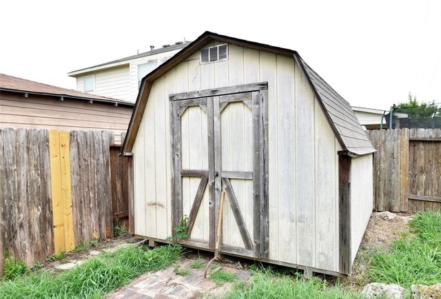 1107 Treasure Court, Baytown, TX 77521