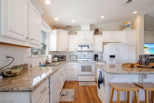 3098 Sloop LN, St James City, FL 33956