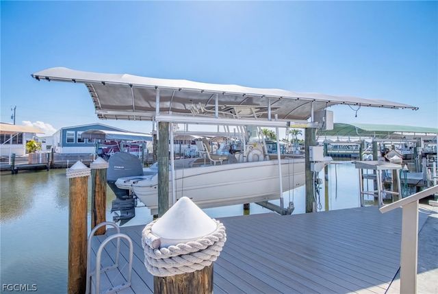 3098 Sloop LN, St James City, FL 33956