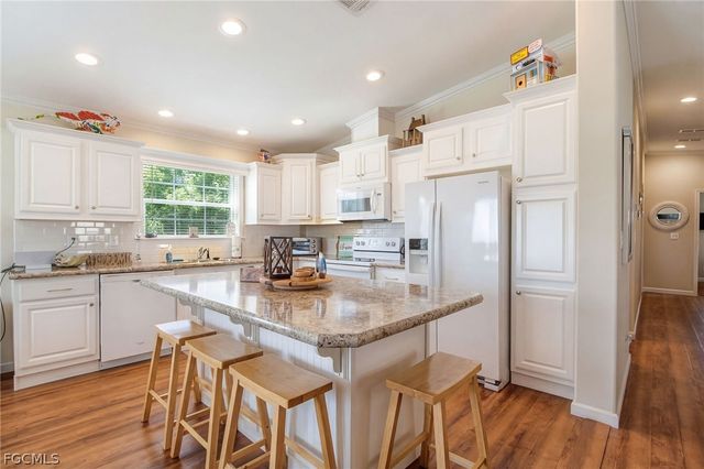 3098 Sloop LN, St James City, FL 33956