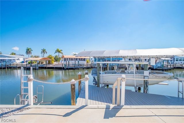 3098 Sloop LN, St James City, FL 33956