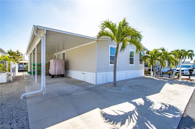 3098 Sloop LN, St James City, FL 33956