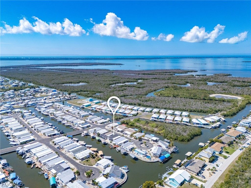 3098 Sloop LN, St James City, FL 33956