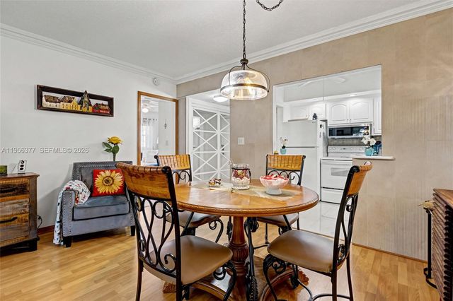 5661 SW 2nd Court 101, Margate, FL 33068