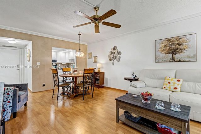 5661 SW 2nd Court 101, Margate, FL 33068