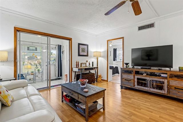 5661 SW 2nd Court 101, Margate, FL 33068