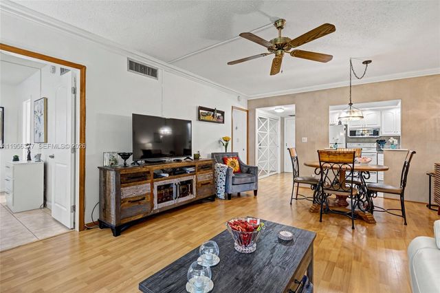 5661 SW 2nd Court 101, Margate, FL 33068