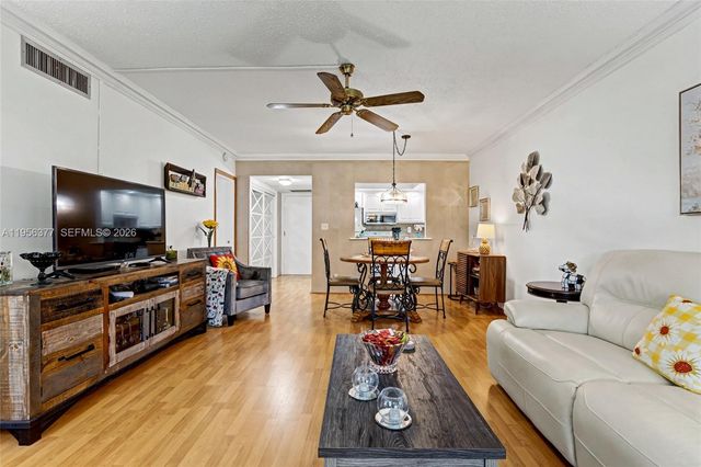 5661 SW 2nd Court 101, Margate, FL 33068
