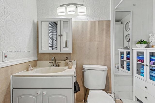 5661 SW 2nd Court 101, Margate, FL 33068