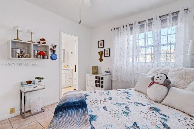 5661 SW 2nd Court 101, Margate, FL 33068