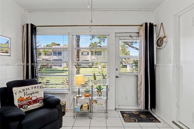 5661 SW 2nd Court 101, Margate, FL 33068