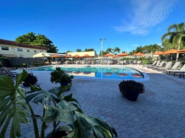 5661 SW 2nd Court 101, Margate, FL 33068