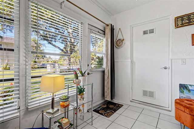 5661 SW 2nd Court 101, Margate, FL 33068
