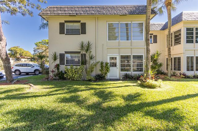 5661 SW 2nd Court 101, Margate, FL 33068