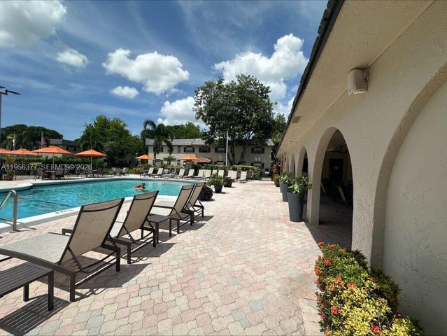 5661 SW 2nd Court 101, Margate, FL 33068