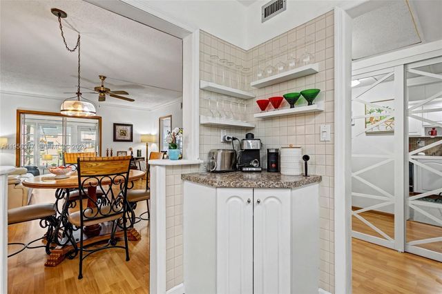 5661 SW 2nd Court 101, Margate, FL 33068
