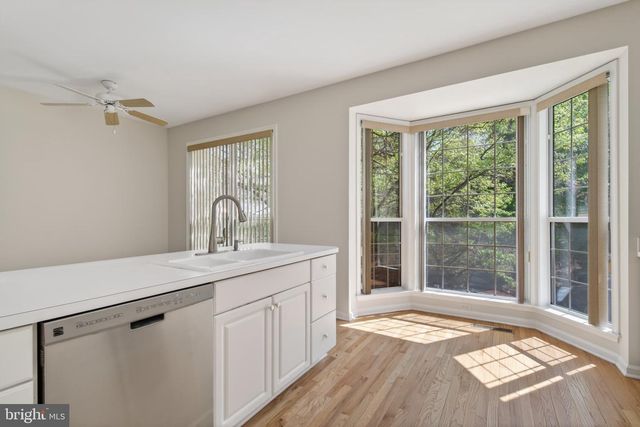 47647 SANDBANK SQ, Sterling, VA 20165
