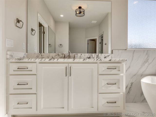 17827 S 48th East Avenue, Bixby, OK 74008