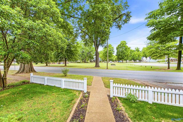 412 Gordon Drive SE, Decatur, AL 35601