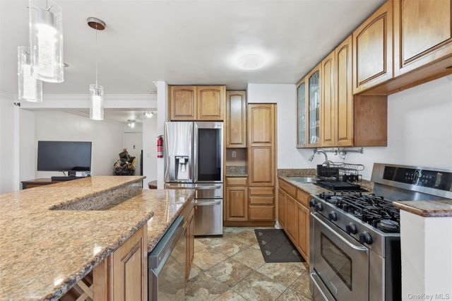 495 Odell Avenue 8B, Yonkers, NY 10703