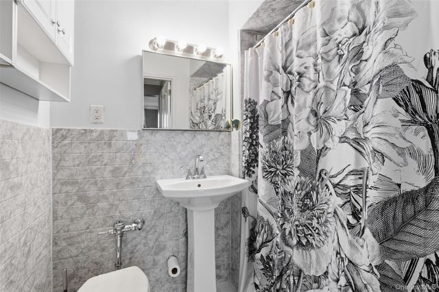 495 Odell Avenue 8B, Yonkers, NY 10703