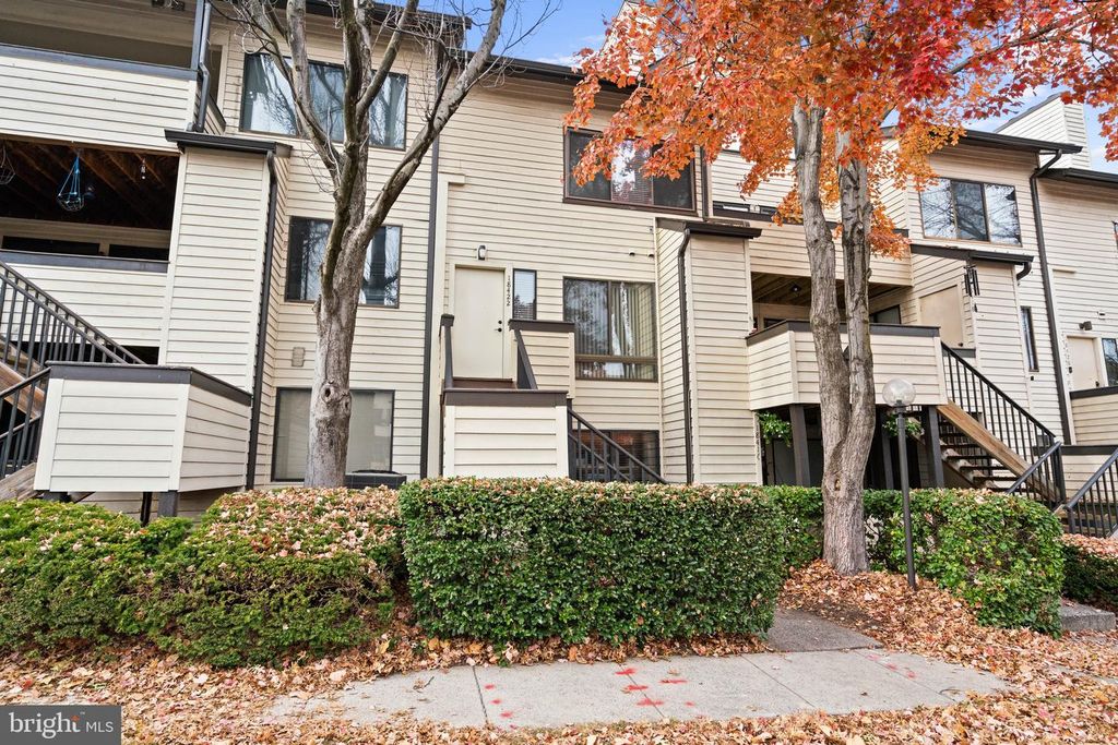 18422 BISHOPSTONE CT #313, Montgomery Village, MD 20886